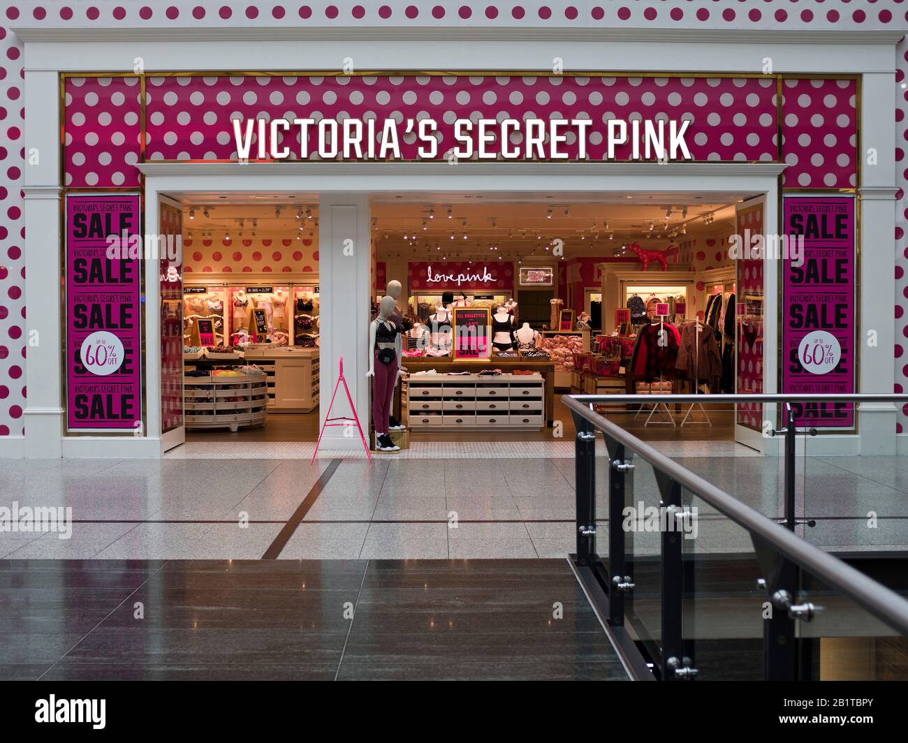 DH Victorias Secret pink Shop MANCHESTER ENGLAND Negozi centro commerciale  centro commerciale Arndale shopping center store uk Foto stock - Alamy