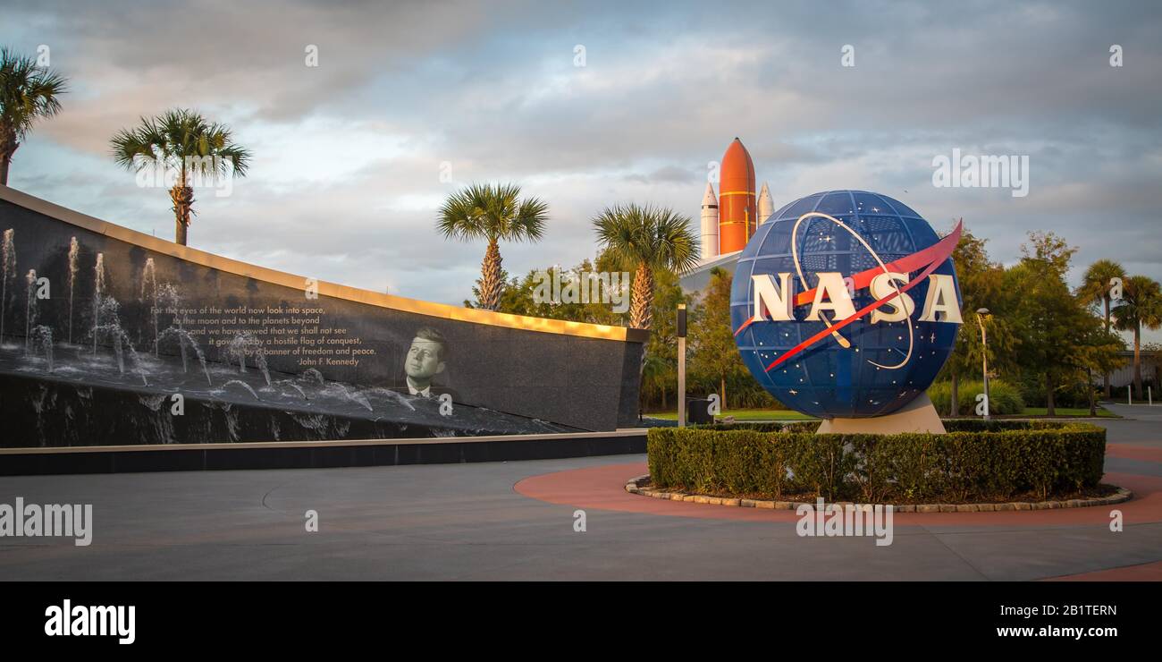 Ingresso al Kennedy Space Center, spazio-porto con logo Nasa, nel razzo posteriore, Cape Canaveral, Merritt Island, Florida Foto Stock