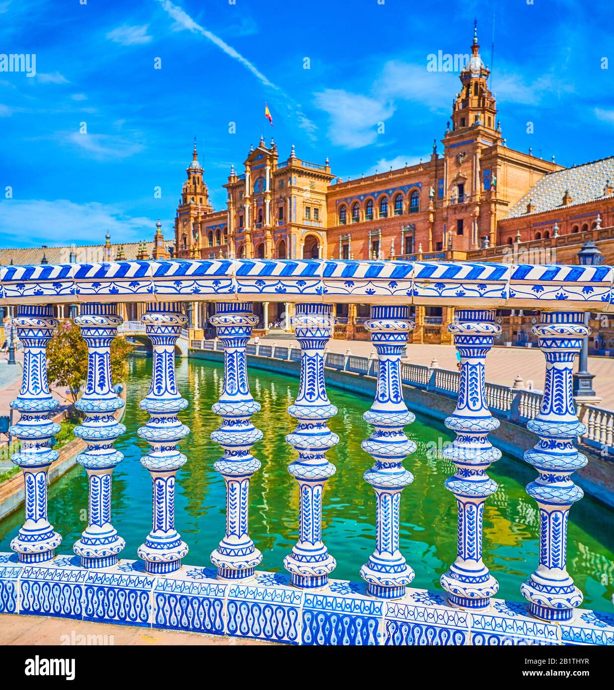 Plaza de Espana vanta splendide decorazioni in ceramica in stile andaluso, Siviglia, Spagna Foto Stock