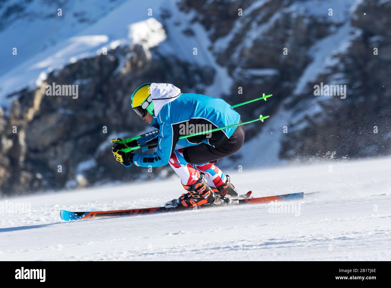 atleta in gara di sci alpino Foto Stock