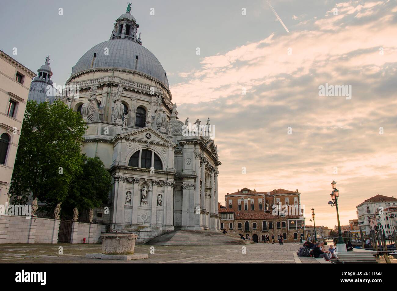 Basilica di Santa Maria della Salute al tramonto, Venezia, Italia Foto Stock