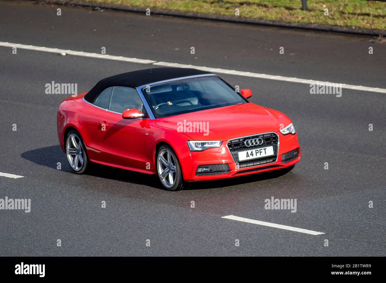 2013 Red Audi A5 S Line Special Edition; Regno Unito traffico veicolare, trasporti, veicoli moderni, berline, veicoli, veicoli, veicoli, strade britanniche, motori, automobilismo sull'autostrada M6 Foto Stock