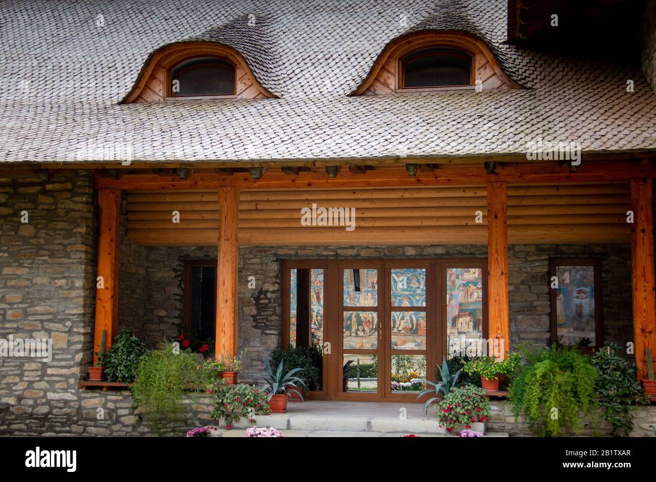 Monasteri ortodossi della Bucovina. Il monastero di Voronet è un noto monastero rumeno situato vicino alla città di Gura Humorului, nel quartiere di Suc Foto Stock