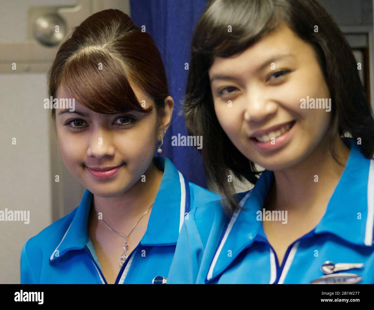 Air Hostess In Aereo Express Air - Occidental Papoua, Indonesia Foto Stock