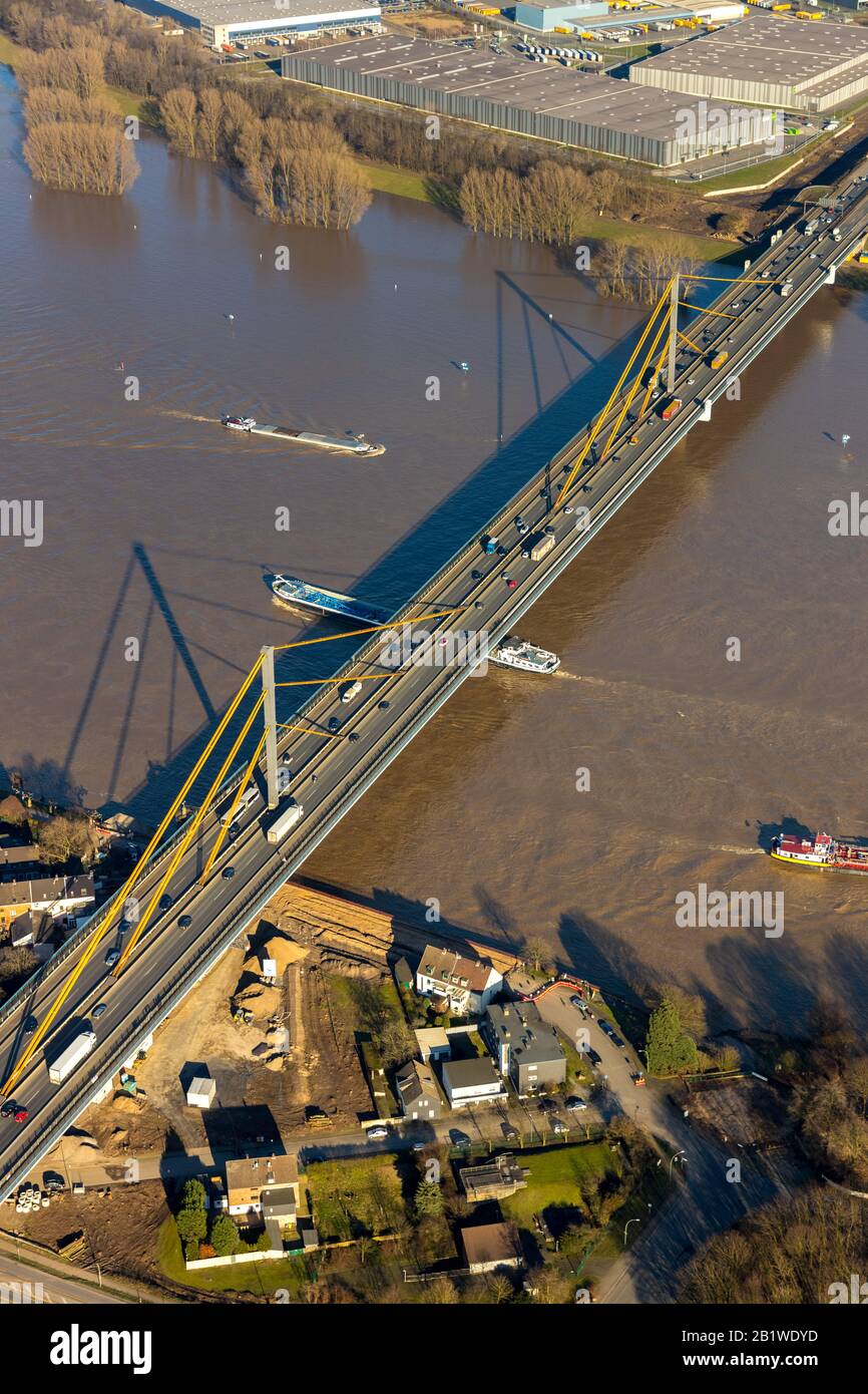 Foto aerea, ponte sul Reno Neuenkamp, ponte sull'autostrada A40, fiume Reno, Duisburg, zona della Ruhr, Renania Settentrionale-Vestfalia, Germania, autostrada, raccordo autostradale Foto Stock