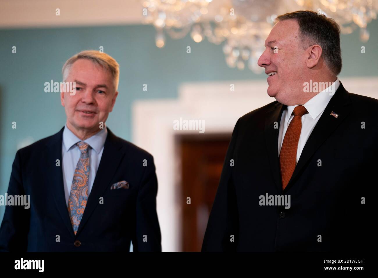 Washington, Stati Uniti. 27th Feb, 2020. Il 27 febbraio 2020, il Segretario di Stato degli Stati Uniti Mike Pompeo (R) incontra il Ministro degli Esteri finlandese Pekka Haavito al Dipartimento di Stato di Washington, DC, Stati Uniti. Credito: Ting Shen/Xinhua/Alamy Live News Foto Stock