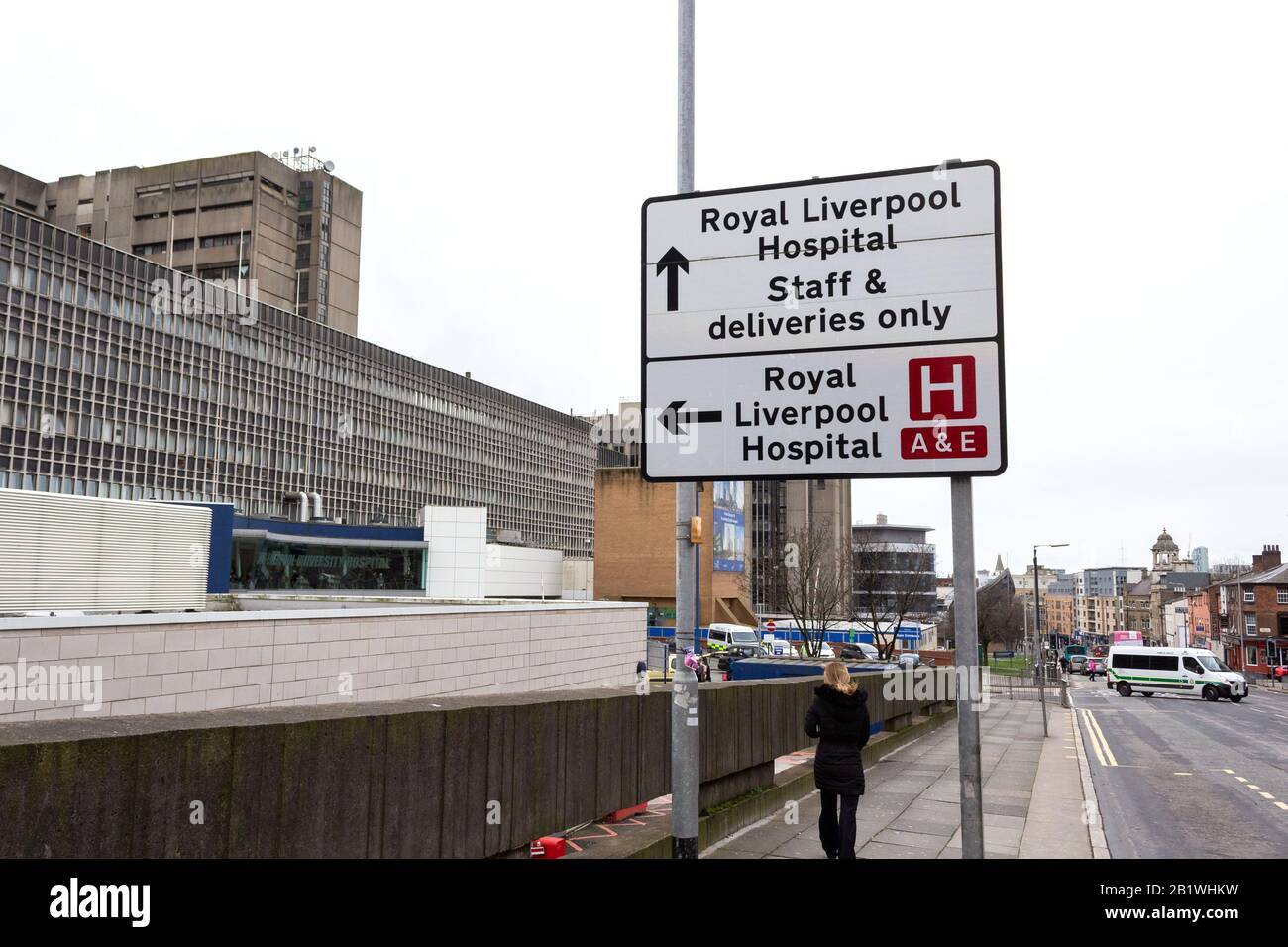 Segnale d'ingresso al Royal Liverpool University Hospital, Prescot Street, Liverpool Foto Stock