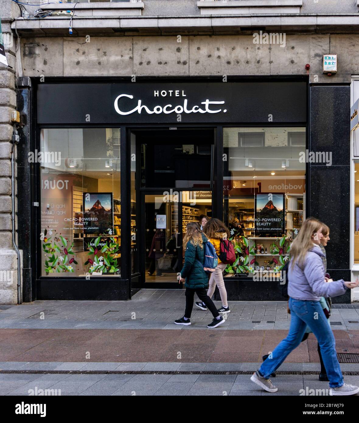 Una filiale dell'Hotel Chocolat, negozio di cioccolato, in Henry Street. Foto Stock