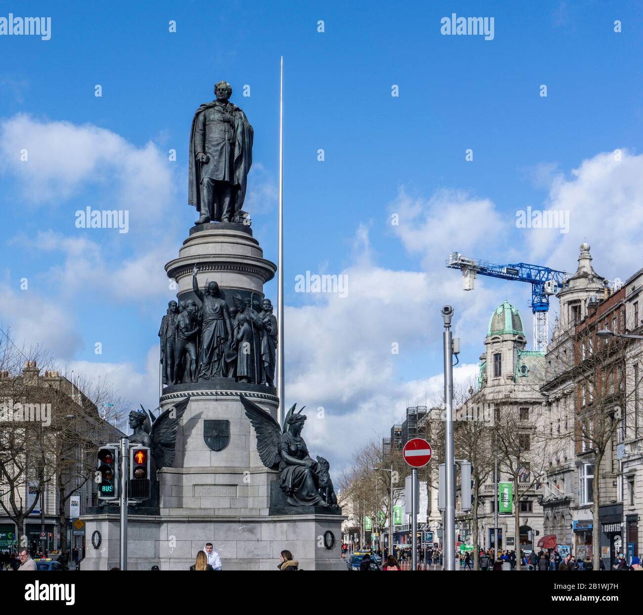 La statua di Daniel o'Connell 'Emancipator Cattolico' in o'Connell Street, Dublino, Irlanda, svelata nel 1882 e progettata da John Henry Foley. Foto Stock