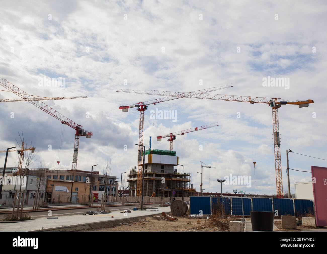 Edilizia Residenziale, Nuovo Settore Edile, Gru A Torre E Macchinari Industriali Foto Stock