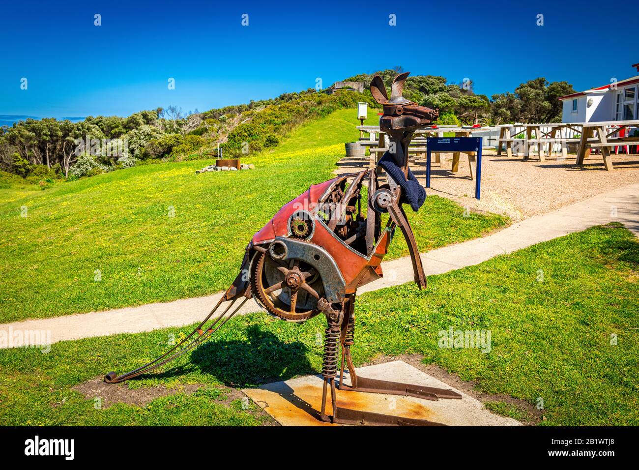 Scultura in canguro realizzata con pezzi di spazzatura riciclati a Cape Otway Lightstation, Victoria, Australia. Foto Stock
