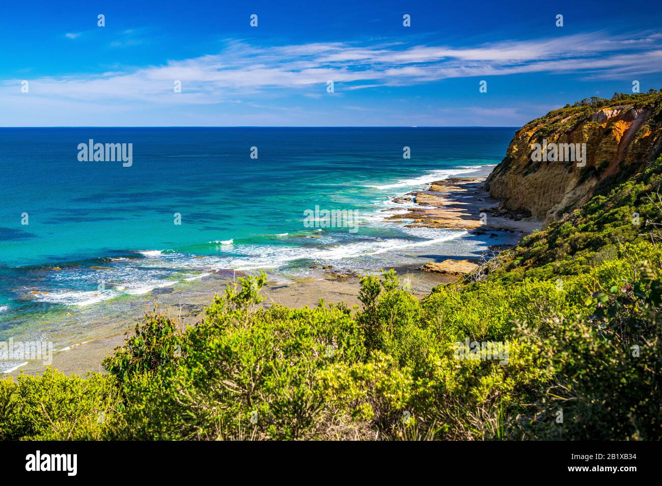 Ampie vedute della costa Vittoriana lungo la Great Ocean Road in Australia. Foto Stock