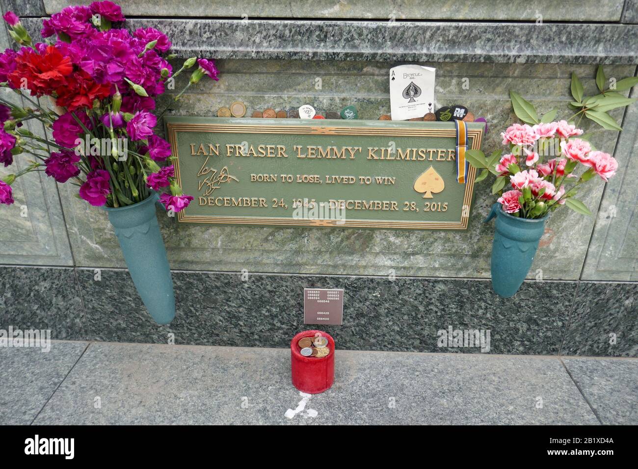 Los Angeles, California, Stati Uniti 27th Febbraio 2020 una visione generale dell'atmosfera di Ian Fraser 'Lemmy' Kilmister's grave il 27 Febbraio 2020 al Forest Lawn Memorial Park a Los Angeles, California, Stati Uniti. Foto Di Barry King/Alamy Stock Foto Foto Stock