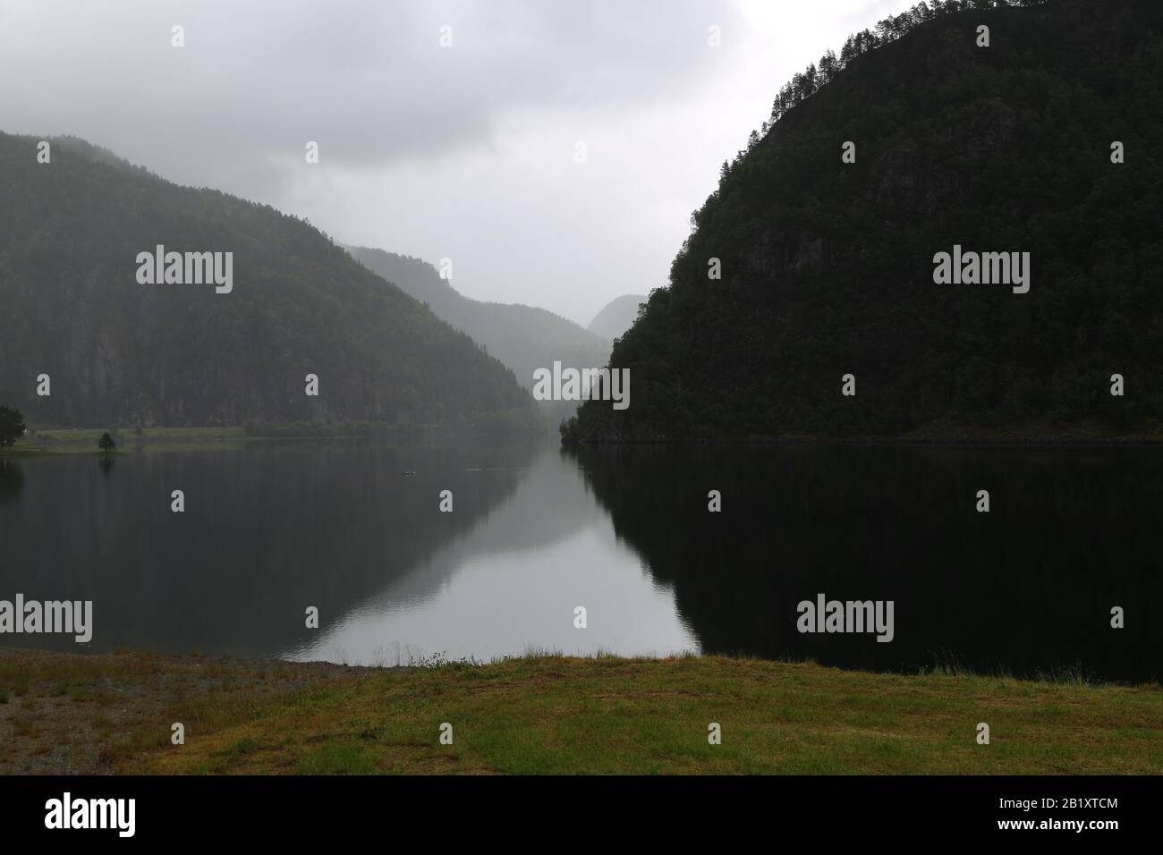 Bella natura Norvegia paesaggio naturale durante una giornata piovosa Foto Stock