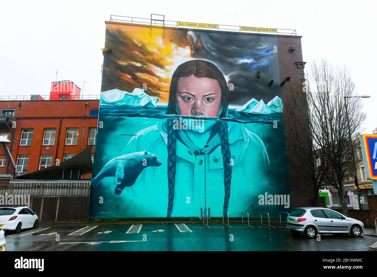 Bristol, Regno Unito. 28th febbraio 2020. Il murale di Greta Thunberg dipinto dall'artista Bristol Jody Thomas su un muro della Fabbrica Di Tabacco a Southville, Bristol, Regno Unito. Greta Thungberg dovrebbe visitarla dopo aver partecipato questa mattina allo sciopero della Gioventù di Bristol Per la protesta contro il clima. Foto Di Credito: Graham Hunt/Alamy Live News Foto Stock