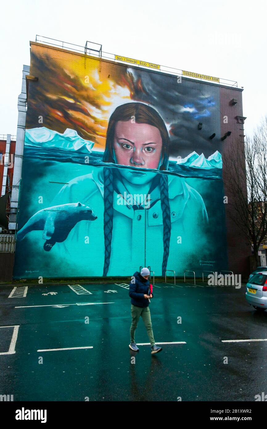 Bristol, Regno Unito. 28th febbraio 2020. Il murale di Greta Thunberg dipinto dall'artista Bristol Jody Thomas su un muro della Fabbrica Di Tabacco a Southville, Bristol, Regno Unito. Greta Thungberg dovrebbe visitarla dopo aver partecipato questa mattina allo sciopero della Gioventù di Bristol Per la protesta contro il clima. Foto Di Credito: Graham Hunt/Alamy Live News Foto Stock