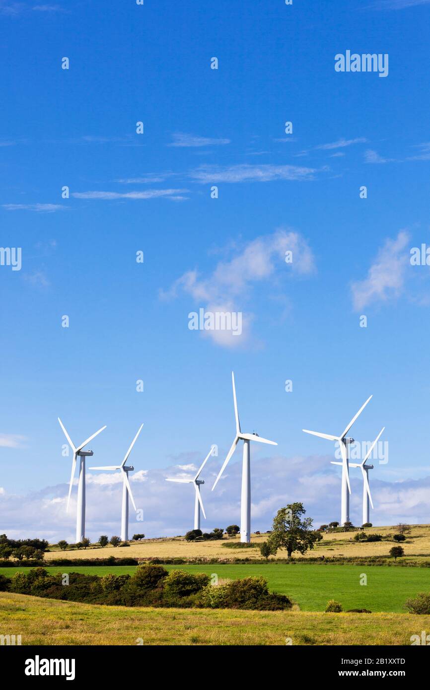 Turbine eoliche in Inghilterra rurale, Regno Unito Foto Stock