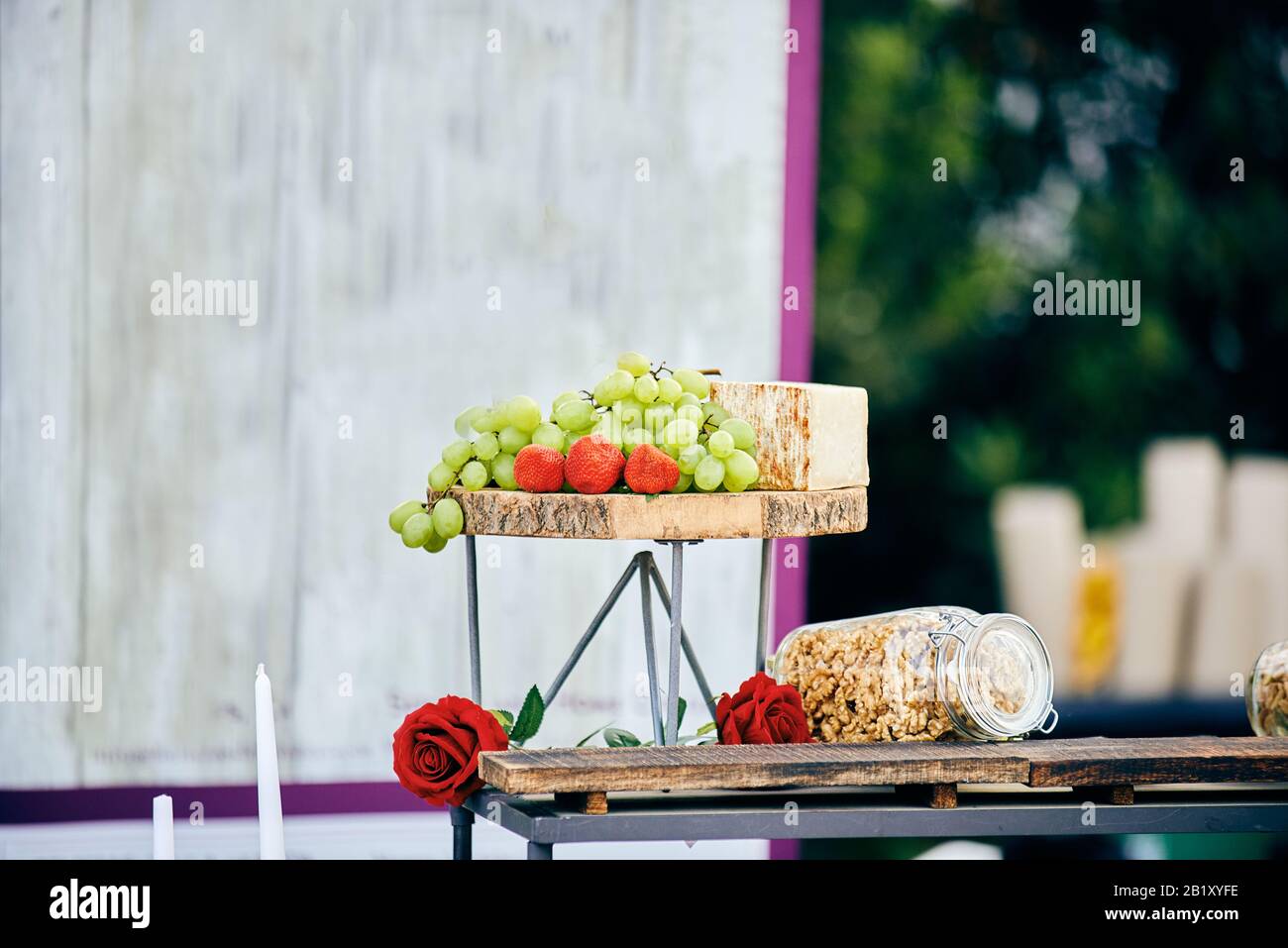 cibo sano ed etnico con sapori internazionali e design minimalista. Cucina mediterranea e prodotti Foto Stock
