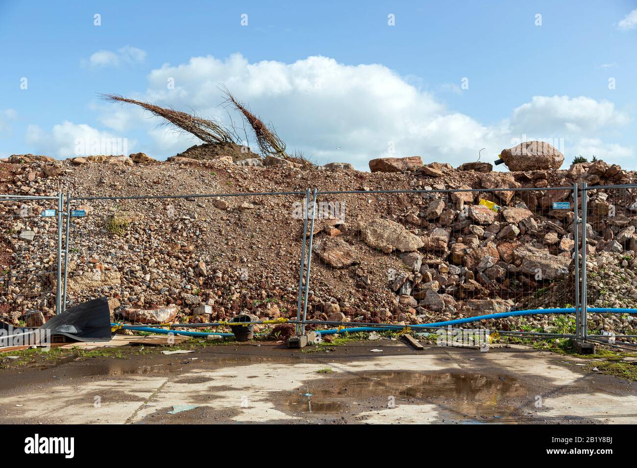Make over Serie, cambiamento, vicino, Rooftop, Run-Down, Home Addition, industria edile, miglioramento, povertà, costruzione - attività, confronto, Co Foto Stock