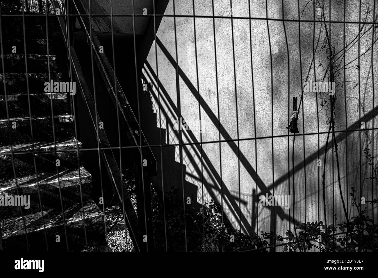 Make over Serie, cambiamento, vicino, Rooftop, Run-Down, Home Addition, industria edile, miglioramento, povertà, costruzione - attività, confronto, Co Foto Stock