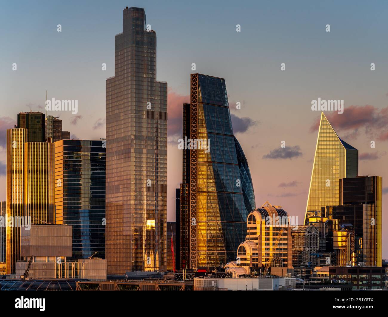 London Financial District - skyline della City of London Financial District al tramonto Foto Stock