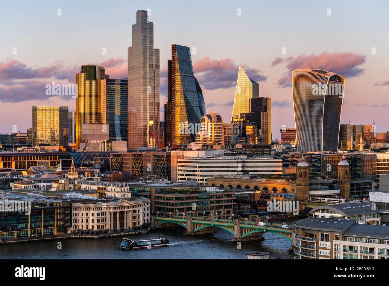 London Financial District - skyline della City of London Financial District al tramonto Foto Stock