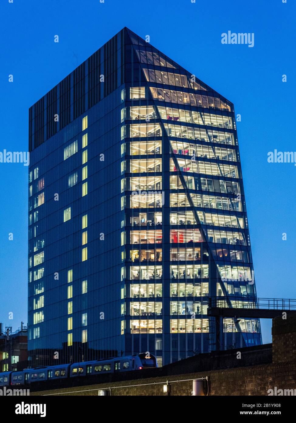 240 Blackfriars Road - misti Ufficio edilizia residenziale in London Southbank, completato 2014 architetti Allford Hall Monaghan Morris Foto Stock