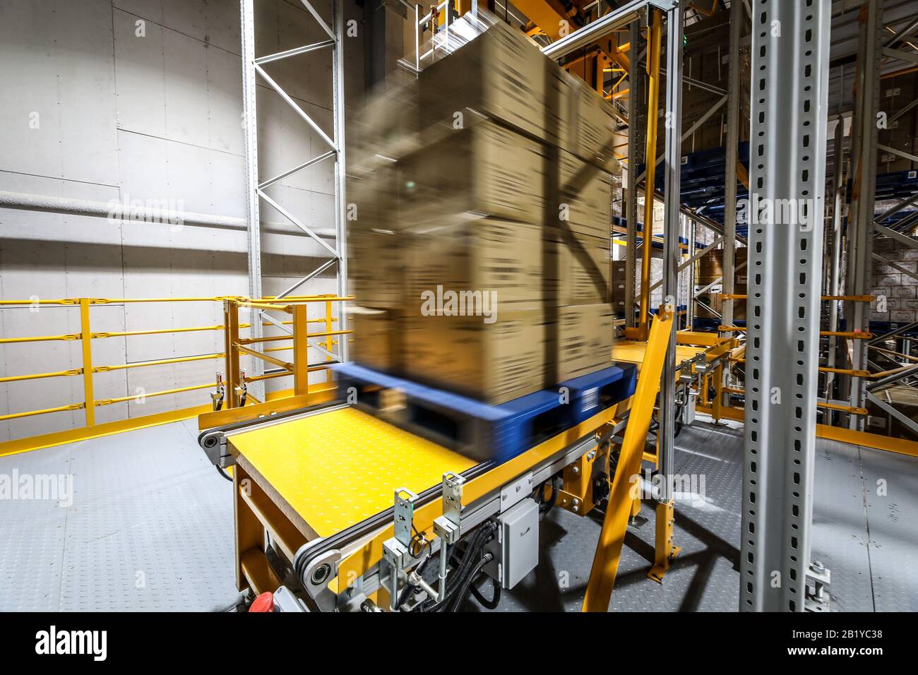 Pechino, CINA - 03 GIUGNO 2019: Moderna automazione della produzione di magazzini in Cina. Foto Stock