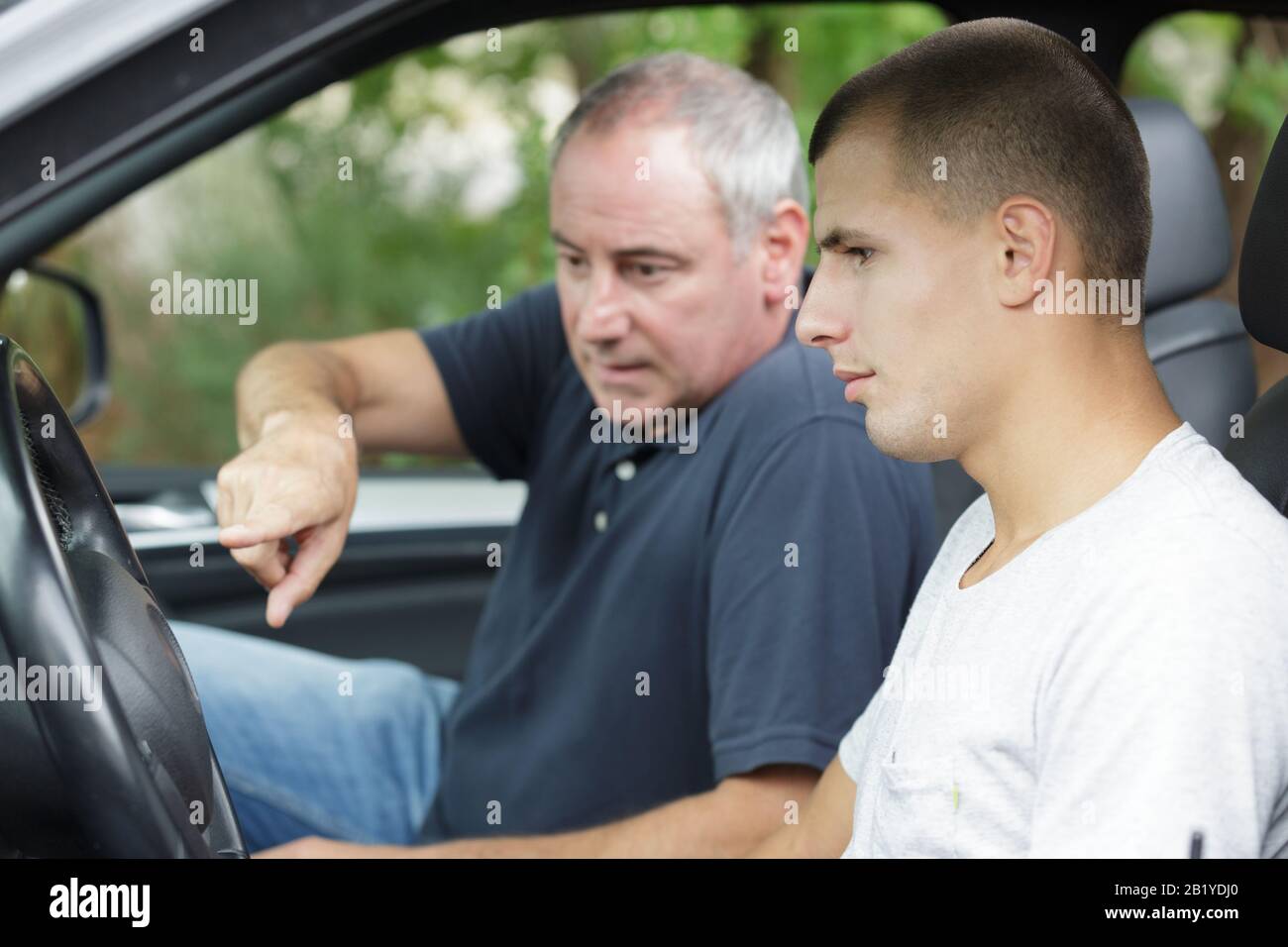 Il Figlio Può Guidare L Auto Del Padre