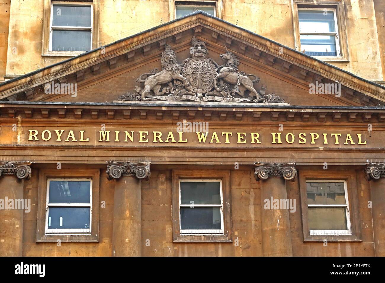Royal Mineral Water Hospital, ospedale originariamente per i poveri, conosciuto localmente come 'il min', Gascoyne House Upper Borough Walls, Bath, Somerset, BA1 Foto Stock