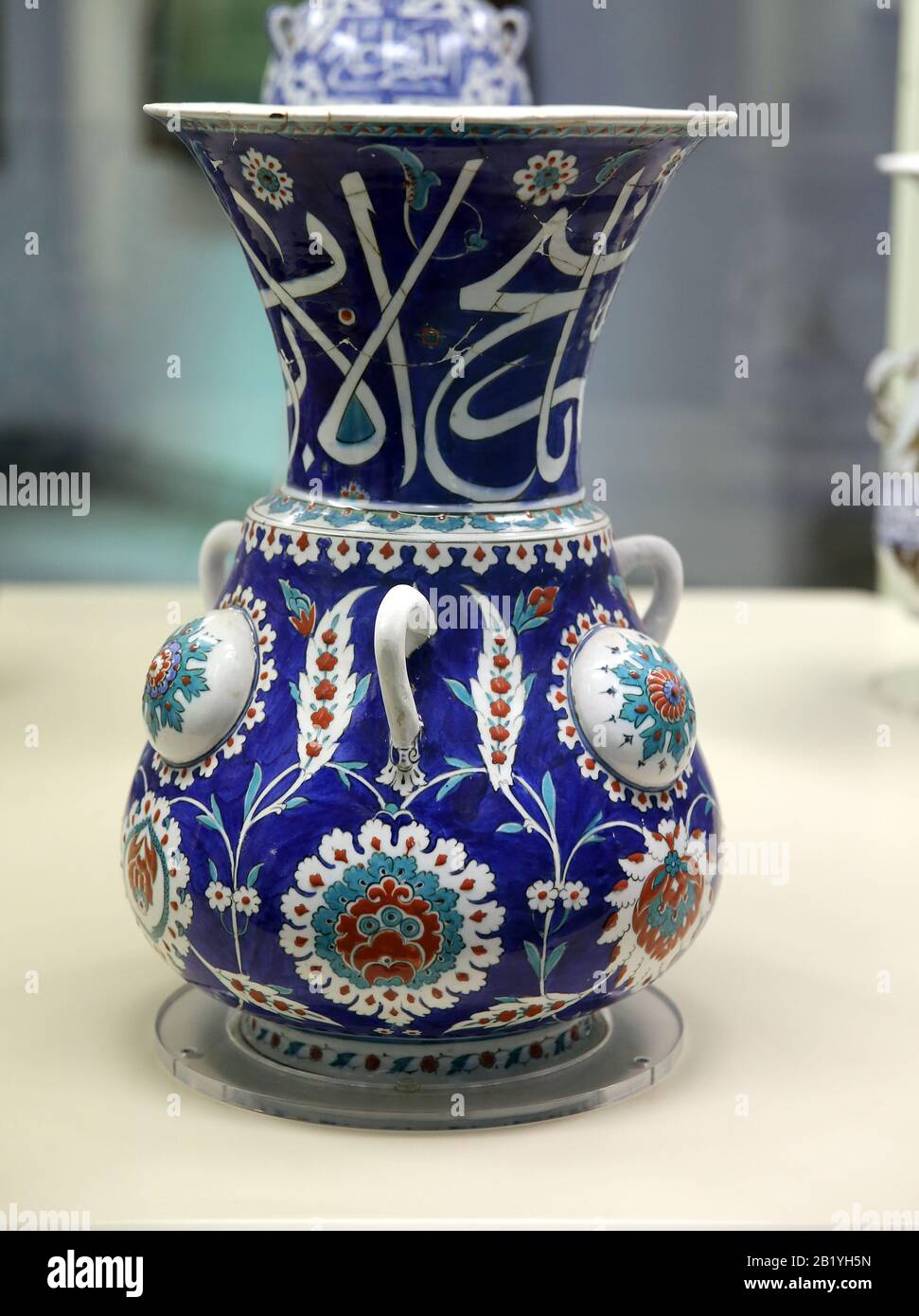 Lampada moschea. Iznik, Turchia. Smaltato. Dalla Moschea Sokollu Mehmed Pasha. 16th secolo. Musei Archeologici Di Istanbul. Museo Di Arte Islamica Foto Stock