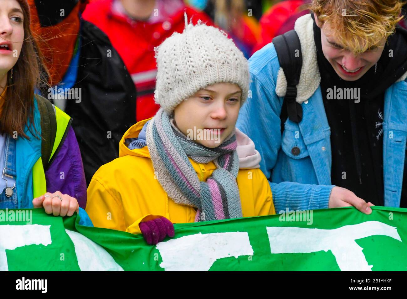 Bristol, Regno Unito. 28th febbraio 2020. Greta Thunberg ha marciare contro lo sciopero della gioventù di Bristol Per la protesta contro il clima a College Green, Bristol, Regno Unito. Foto Di Credito: Graham Hunt/Alamy Live News Foto Stock