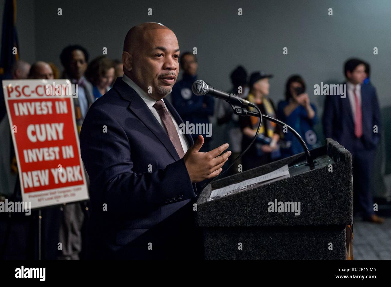 STATI UNITI. 27th Feb, 2020. Carl Heastie, Presidente Dell'Assemblea Statale Di New York. Studenti, docenti e personale di tutto lo Stato, a cui hanno aderito funzionari eletti, membri della USS, PSC CUNY, NYPIRG e altre organizzazioni studentesche si sono riuniti ad Albany il 27 febbraio 2020 per la Giornata d'azione Per l'istruzione Superiore, visitare i legislatori per richiedere finanziamenti completi per l'istruzione superiore in tutto lo stato. (Foto di Erik McGregor/Sipa USA) Credit: Sipa USA/Alamy Live News Foto Stock