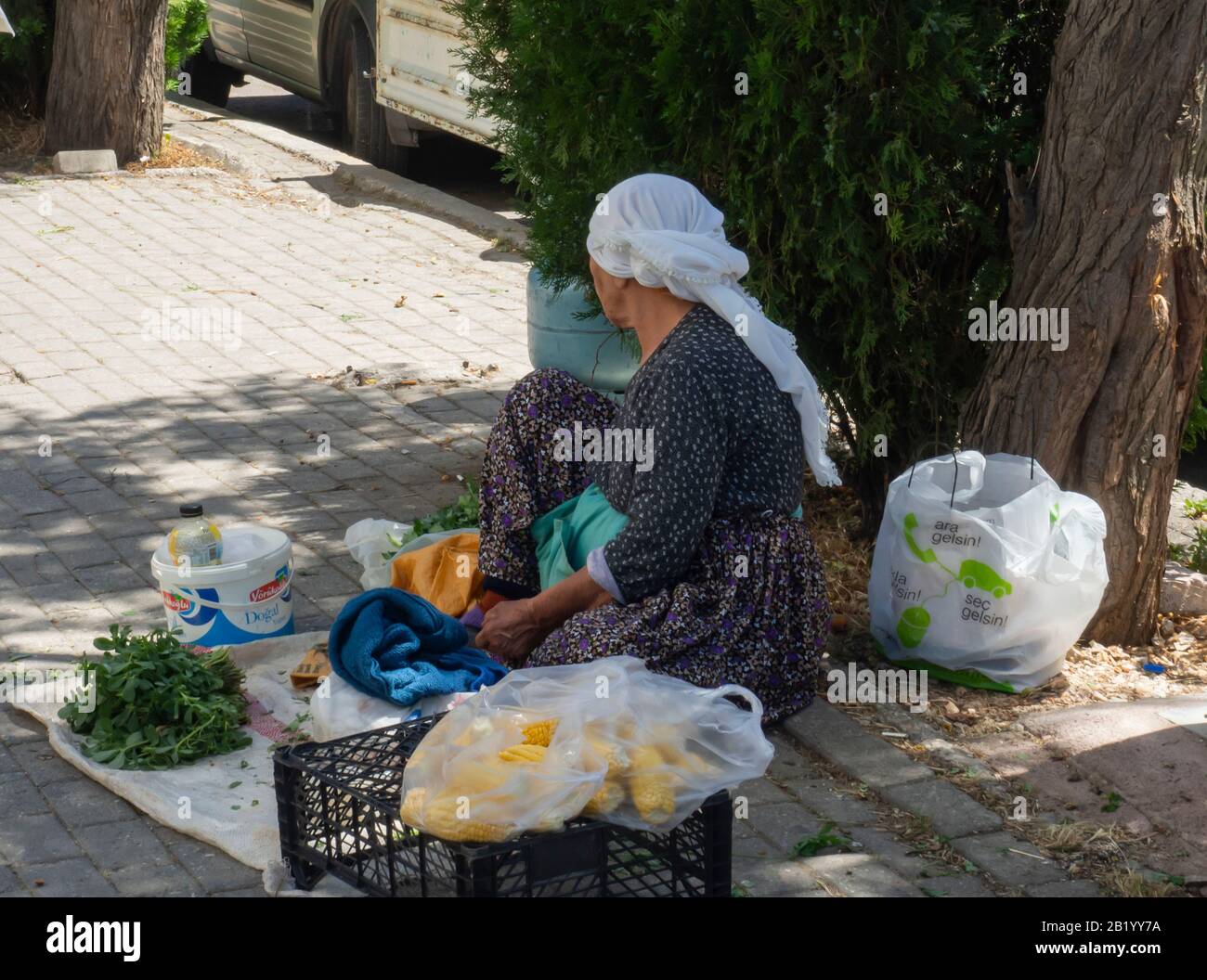 venditori con le loro bancarelle al piano terra Foto Stock