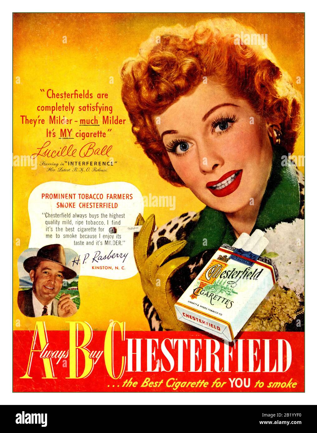 La pubblicità Chesterfield Cigarette di Vintage 1940 con l'approvazione delle celebrità da parte di Lucille Ball ' Chesterfields sono completamente soddisfacenti, sono Più Meno Blando Il mio Cigarette ' Foto Stock