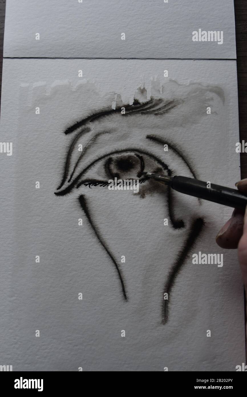 Sequenza di disegno con penna per immersione in India inchiostro su carta acquerello umida con diffusione di inchiostro. Foto Stock