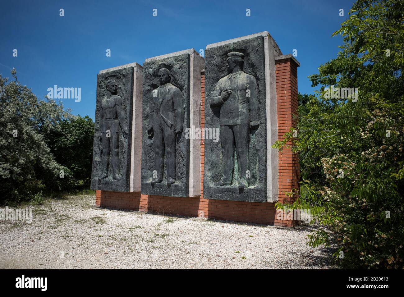 ARTE COMUNISTA - KARL MARX,LENINE SOSTENITORI ED EROI DEL PARTITO OPERAIO SI SONO RIUNITI IN UN UNICO POSTO - MEMENTO PARK BUDAPEST - ERA SOVIETICA - ARTE UFFICIALE COMUNISTA © FRÉDÉRIC BEAUMONT Foto Stock