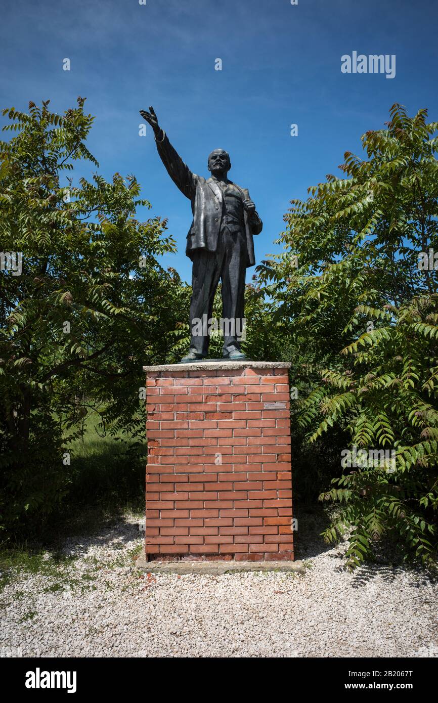 ARTE COMUNISTA - KARL MARX,LENINE SOSTENITORI ED EROI DEL PARTITO OPERAIO SI SONO RIUNITI IN UN UNICO POSTO - MEMENTO PARK BUDAPEST - ERA SOVIETICA - ARTE UFFICIALE COMUNISTA © FRÉDÉRIC BEAUMONT Foto Stock