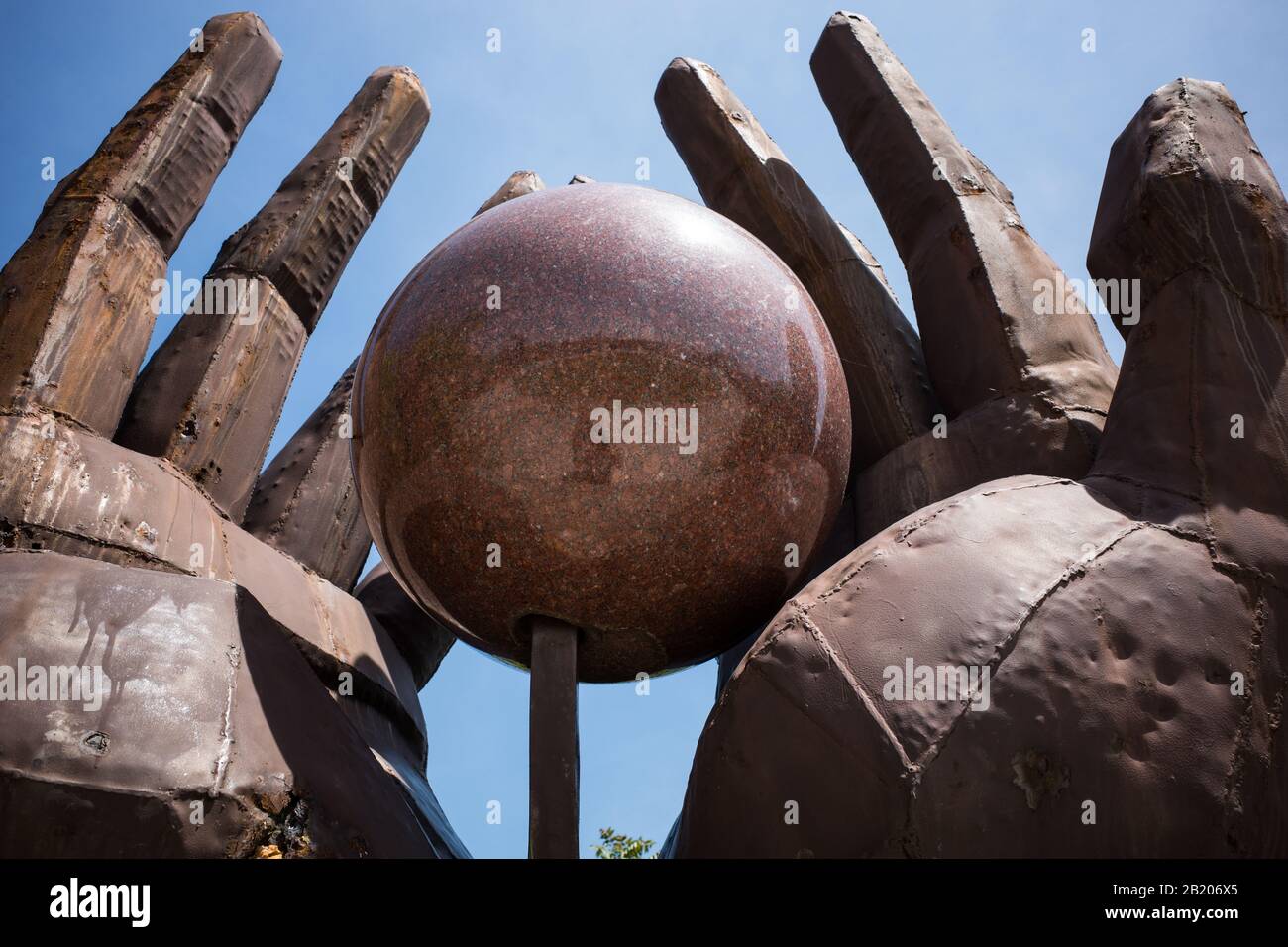 ARTE COMUNISTA - KARL MARX,LENINE SOSTENITORI ED EROI DEL PARTITO OPERAIO SI SONO RIUNITI IN UN UNICO POSTO - MEMENTO PARK BUDAPEST - ERA SOVIETICA - ARTE UFFICIALE COMUNISTA © FRÉDÉRIC BEAUMONT Foto Stock