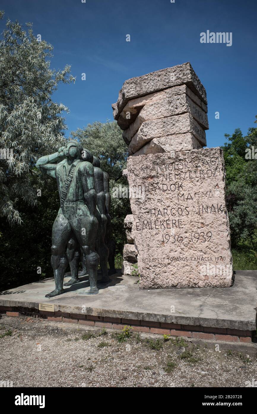 ARTE COMUNISTA - KARL MARX,LENINE SOSTENITORI ED EROI DEL PARTITO OPERAIO SI SONO RIUNITI IN UN UNICO POSTO - MEMENTO PARK BUDAPEST - ERA SOVIETICA - ARTE UFFICIALE COMUNISTA © FRÉDÉRIC BEAUMONT Foto Stock