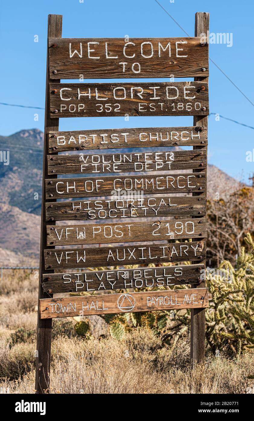 Cartello di benvenuto nella vecchia città mineraria Di Chloride, Arizona, 86031, Stati Uniti. Foto Stock