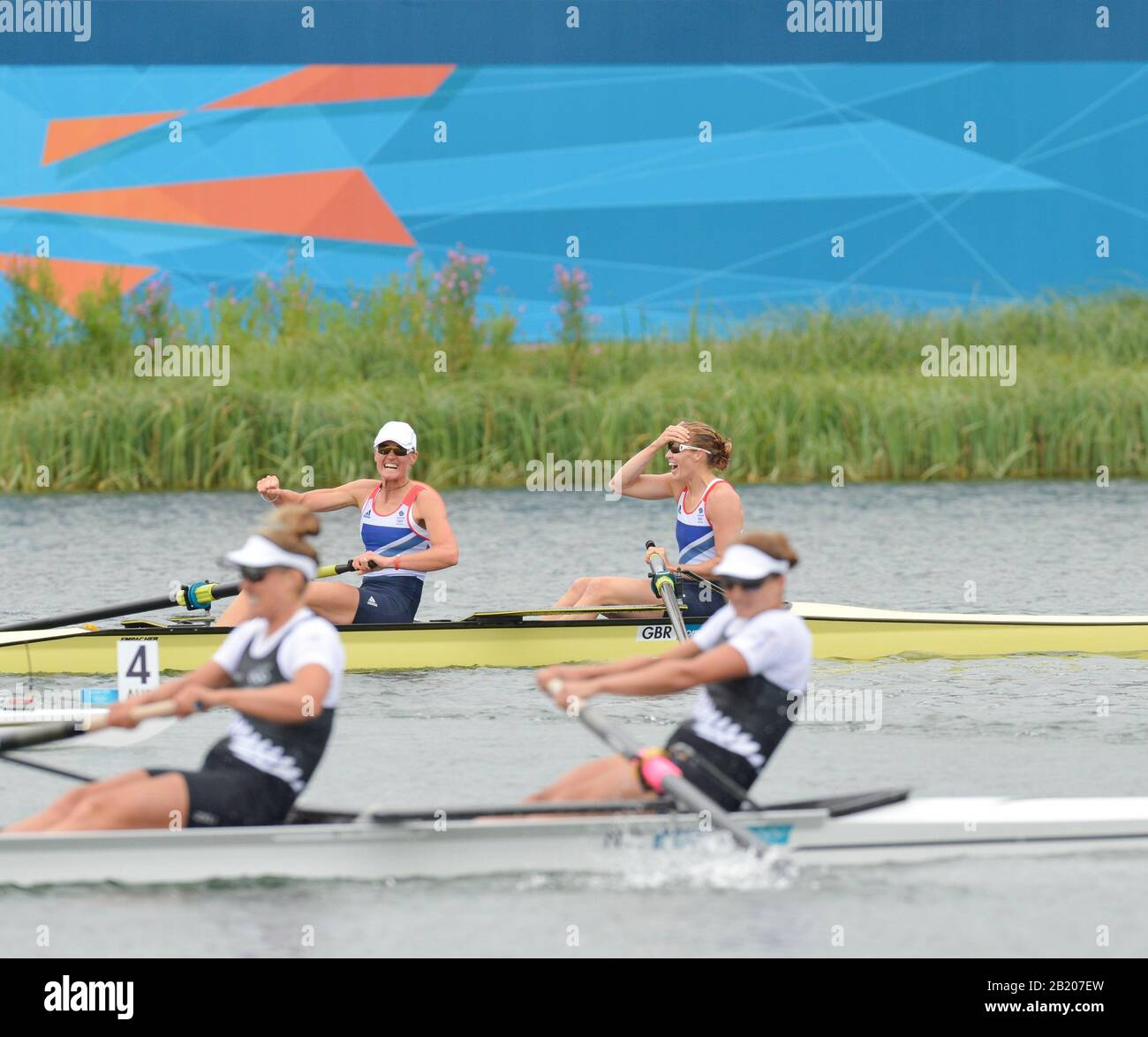 Eton Dorney, Windsor, Gran Bretagna, 2012 London Olympic Regatta, Dorney Lake. Eton Rowing Center, Berkshire[ Rowing]. Descrizione; coppie di donne Gold Medalist Helen GLOVER e Heather STANNING. GBR W2 - Lago di Dorney. 11:57:30 Mercoledì 01/08/2012 [Credito Obbligatorio: Peter Spurrier/Intersport Images] Foto Stock