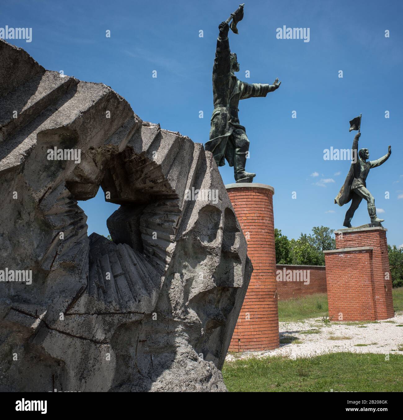 ARTE COMUNISTA - KARL MARX,LENINE SOSTENITORI ED EROI DEL PARTITO OPERAIO SI SONO RIUNITI IN UN UNICO POSTO - MEMENTO PARK BUDAPEST - ERA SOVIETICA - ARTE UFFICIALE COMUNISTA © FRÉDÉRIC BEAUMONT Foto Stock