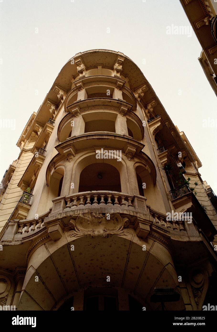 Viaggio Fotografia - bella architettura appartamento blocco nel centro del Cairo in Egitto in Nord Africa Medio Oriente Foto Stock