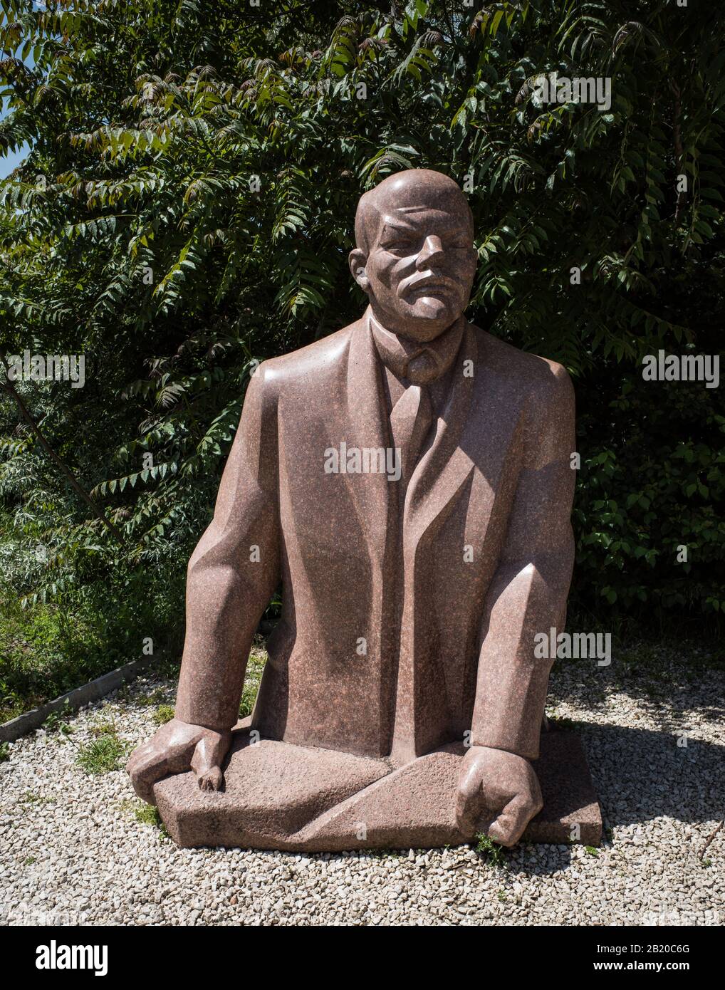 ARTE COMUNISTA - KARL MARX,LENINE SOSTENITORI ED EROI DEL PARTITO OPERAIO SI SONO RIUNITI IN UN UNICO POSTO - MEMENTO PARK BUDAPEST - ERA SOVIETICA - ARTE UFFICIALE COMUNISTA © FRÉDÉRIC BEAUMONT Foto Stock