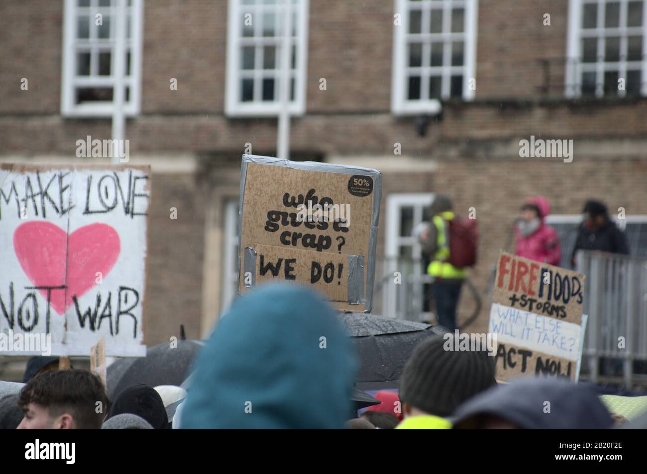 L'evento Youth Strike 4 Climate Bristol su College Green, Bristol, a cui hanno parlato Greta Thunberg e Mya-Rose Craig Foto Stock