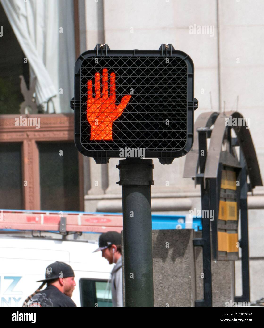 Un segno ‘Dnon Camminare’ al neon nel quartiere finanziario di San Francisco, Stati Uniti d’America. Foto Stock