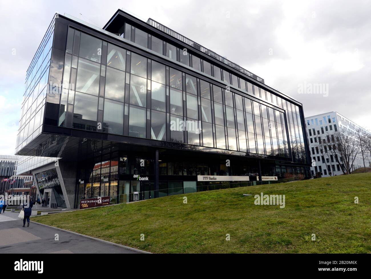 Gli azionisti della Central European Media Enterprises (CME) hanno approvato l'acquisizione della media Company da parte del gruppo PPF (nella foto sede PPF a Praga, Repubblica Ceca, 28 febbraio 2020) del miliardario Petr Kellner all'odierna assemblea generale straordinaria, ha dichiarato CME sul suo sito web. L'affare vale circa 2.1mld di USD (oltre Kc48bn).CME gestisce stazioni televisive in cinque paesi dell'Europa centrale e orientale, compresa la TV privata ceca Nova. (Foto Ctk/Katerina Sulova) Foto Stock