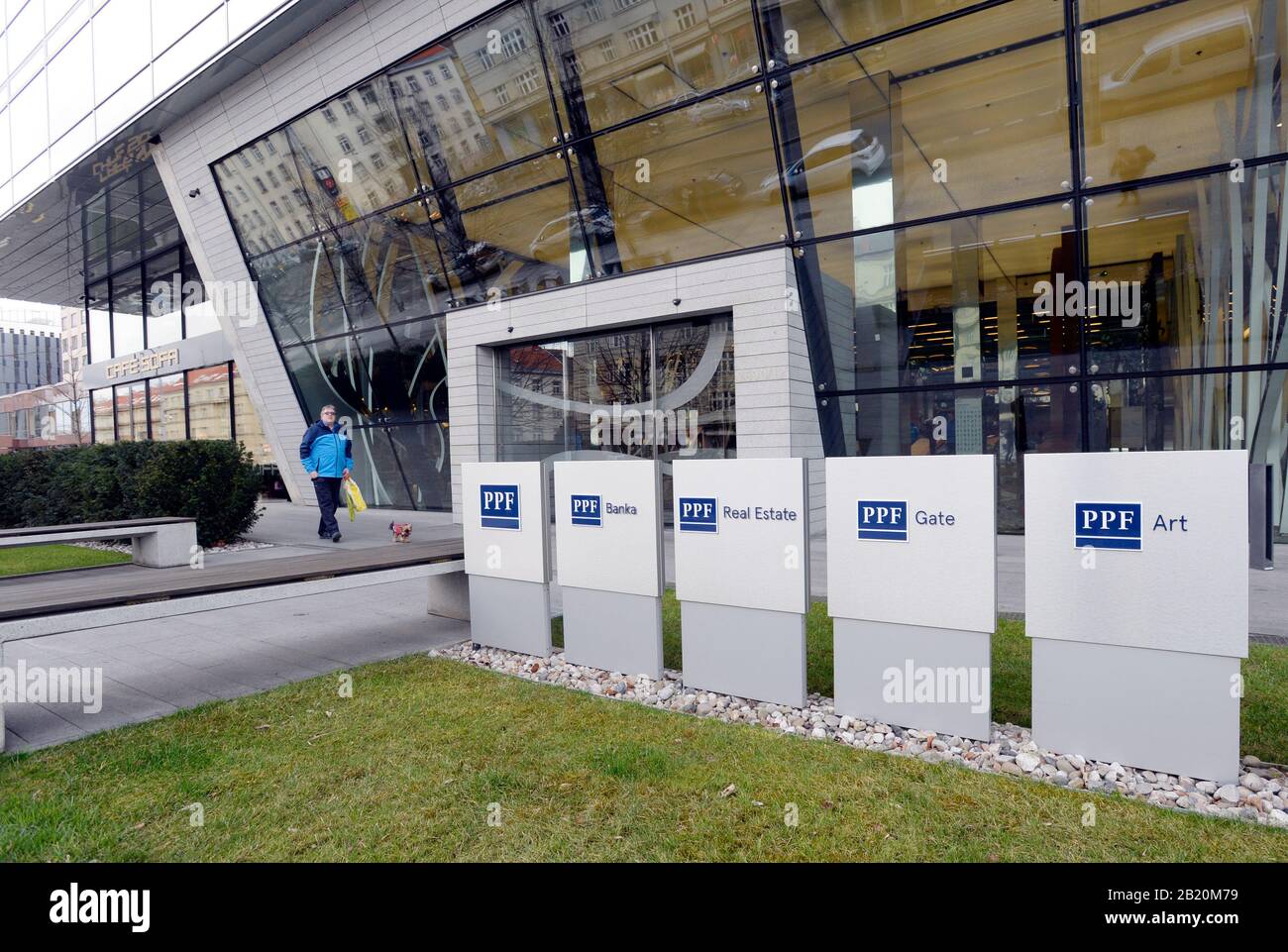 Gli azionisti della Central European Media Enterprises (CME) hanno approvato l'acquisizione della media Company da parte del gruppo PPF (nella foto sede PPF a Praga, Repubblica Ceca, 28 febbraio 2020) del miliardario Petr Kellner all'odierna assemblea generale straordinaria, ha dichiarato CME sul suo sito web. L'affare vale circa 2.1mld di USD (oltre Kc48bn).CME gestisce stazioni televisive in cinque paesi dell'Europa centrale e orientale, compresa la TV privata ceca Nova. (Foto Ctk/Katerina Sulova) Foto Stock