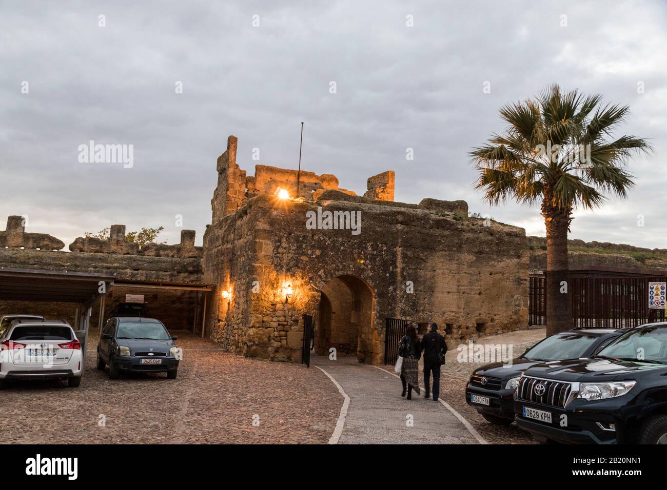 Carmona, Spagna. L'Alcazar del Rey Don Pedro (Fortezza di Re San Pietro), un castello in questa città in Andalusia, in provincia di Siviglia Foto Stock